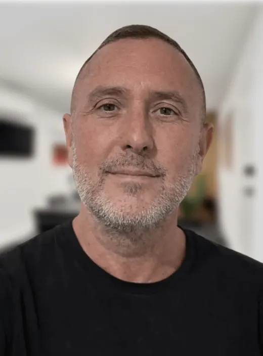Tomás